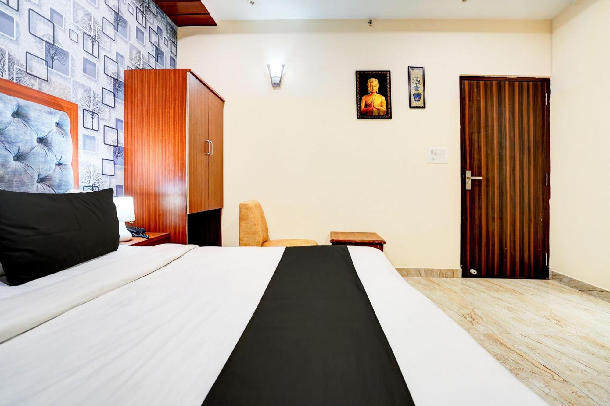 Townhouse Ram Katora Near Vishwanath Temple Formerly Sv Grand Hotel Varanasi Exterior photo
