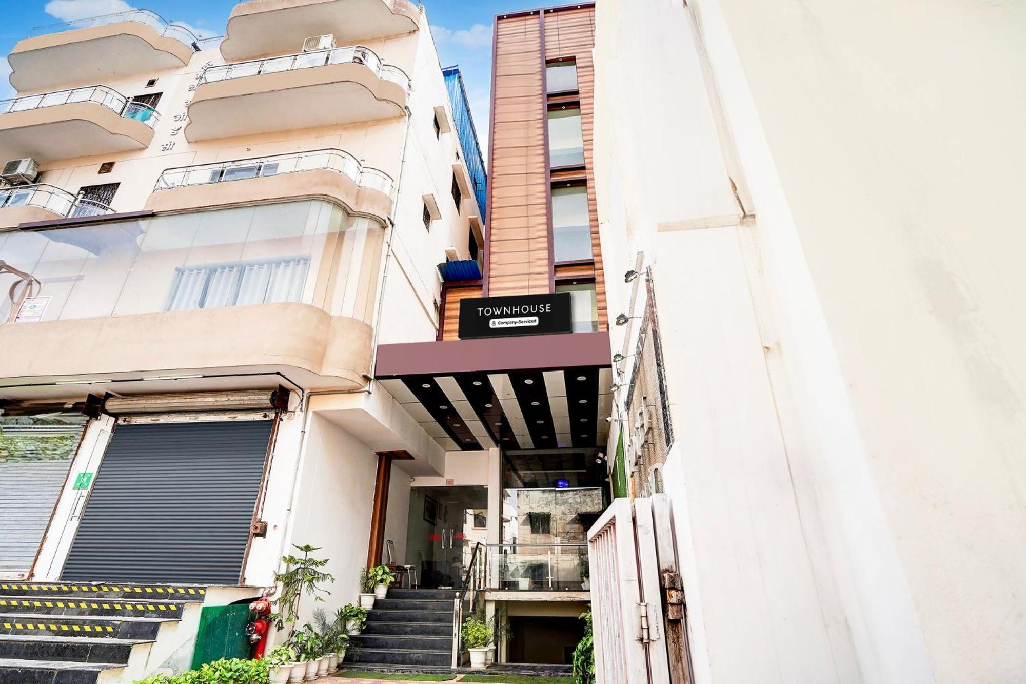 Townhouse Ram Katora Near Vishwanath Temple Formerly Sv Grand Hotel Varanasi Exterior photo
