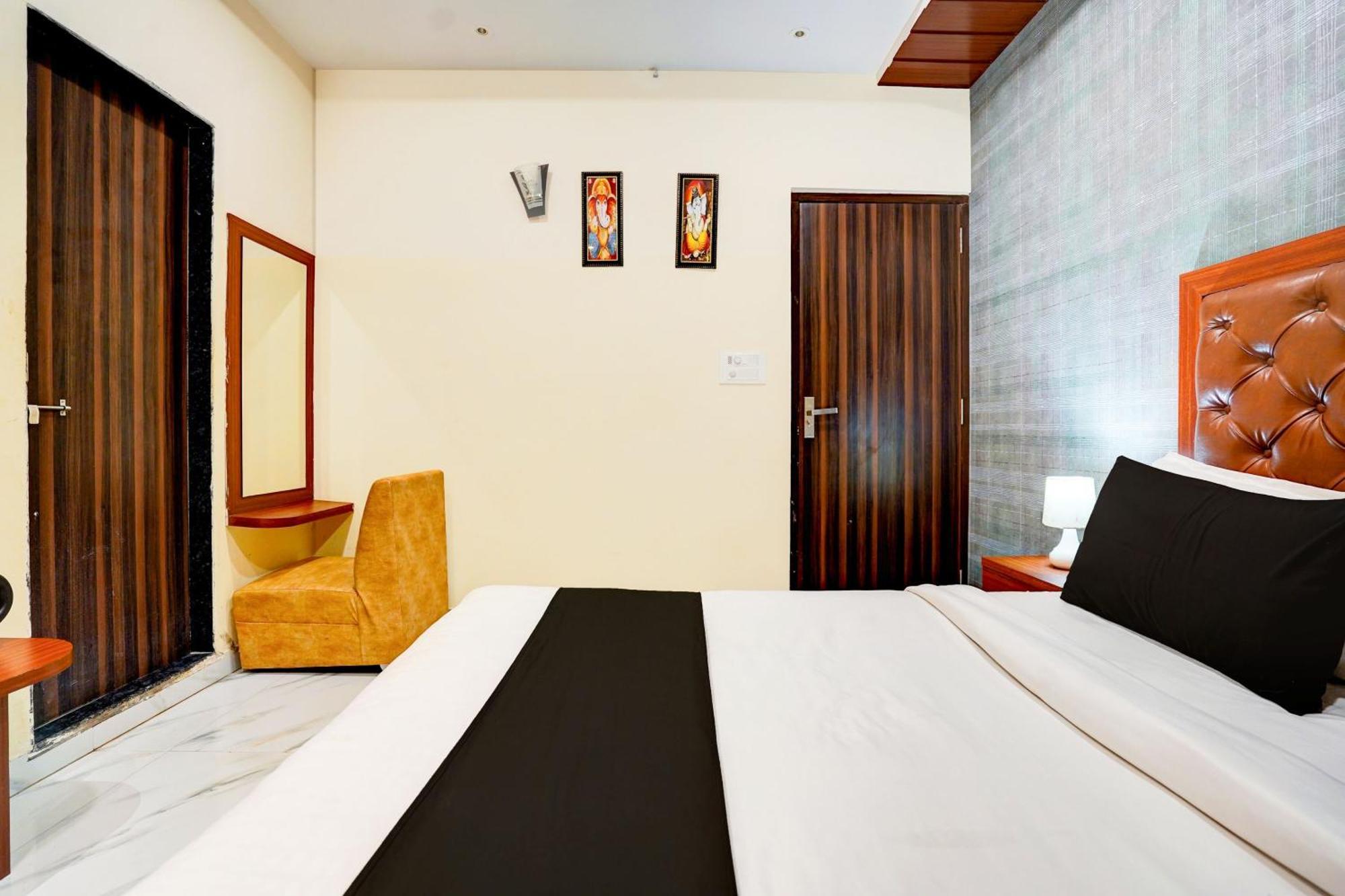 Townhouse Ram Katora Near Vishwanath Temple Formerly Sv Grand Hotel Varanasi Exterior photo
