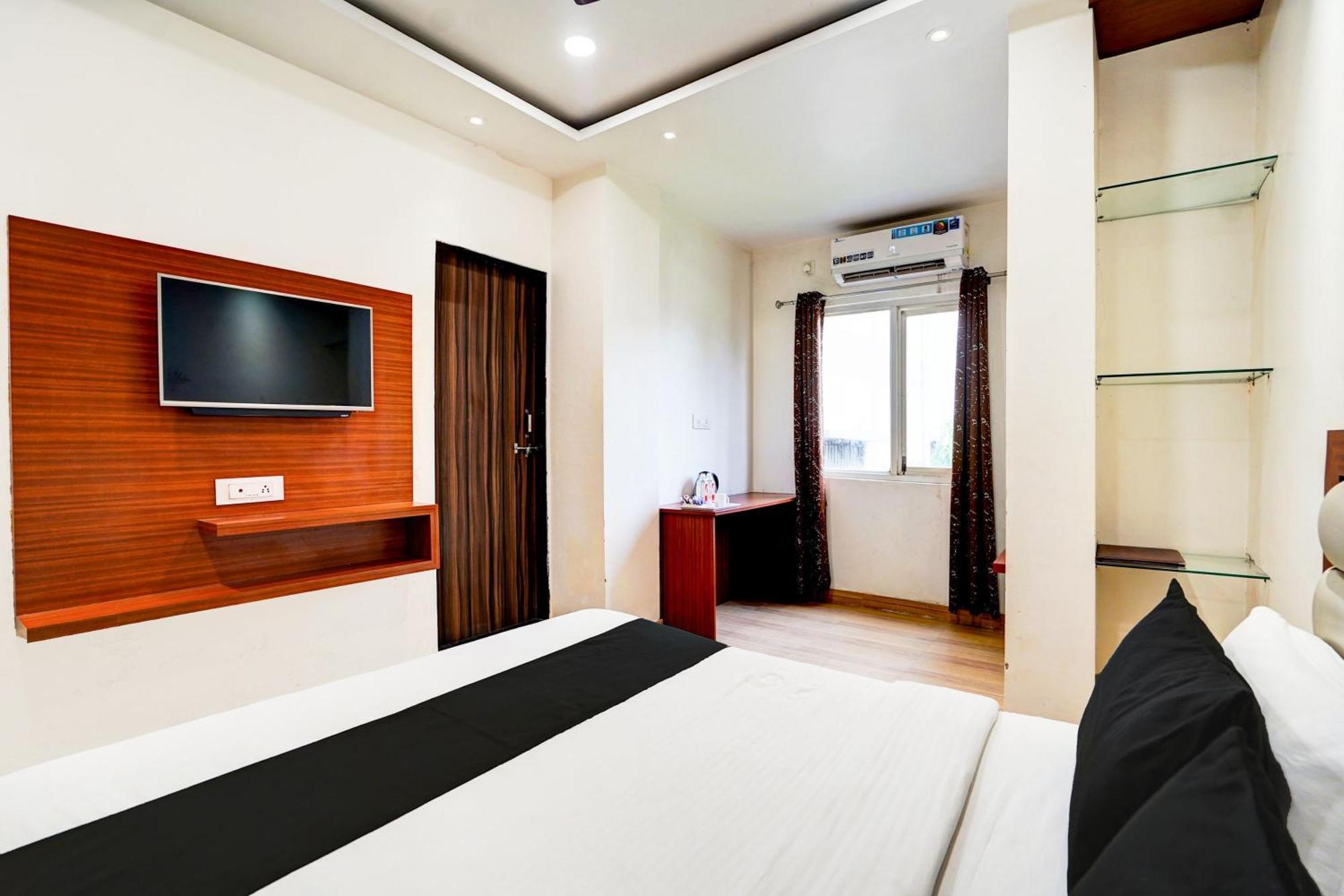 Townhouse Ram Katora Near Vishwanath Temple Formerly Sv Grand Hotel Varanasi Exterior photo