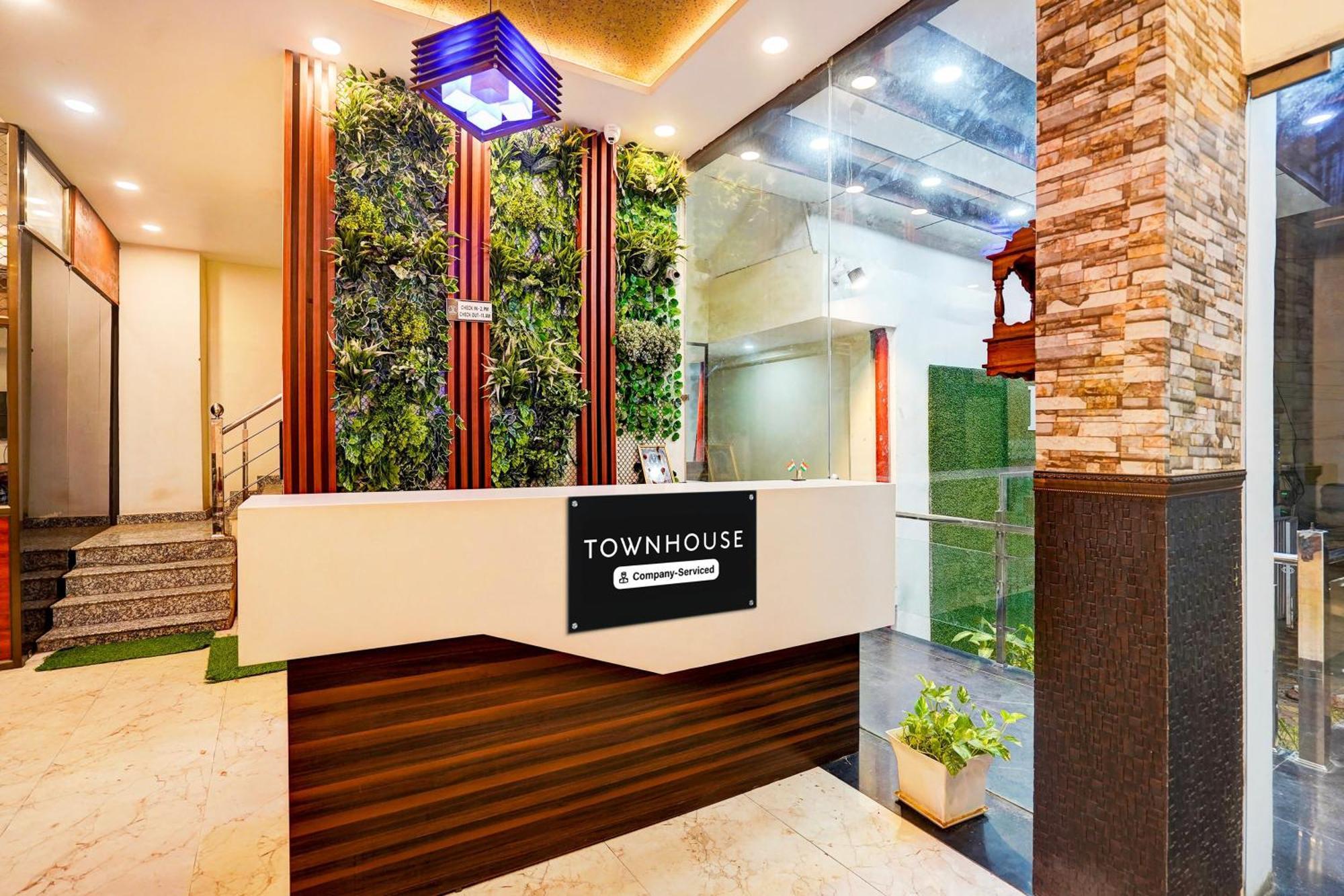 Townhouse Ram Katora Near Vishwanath Temple Formerly Sv Grand Hotel Varanasi Exterior photo