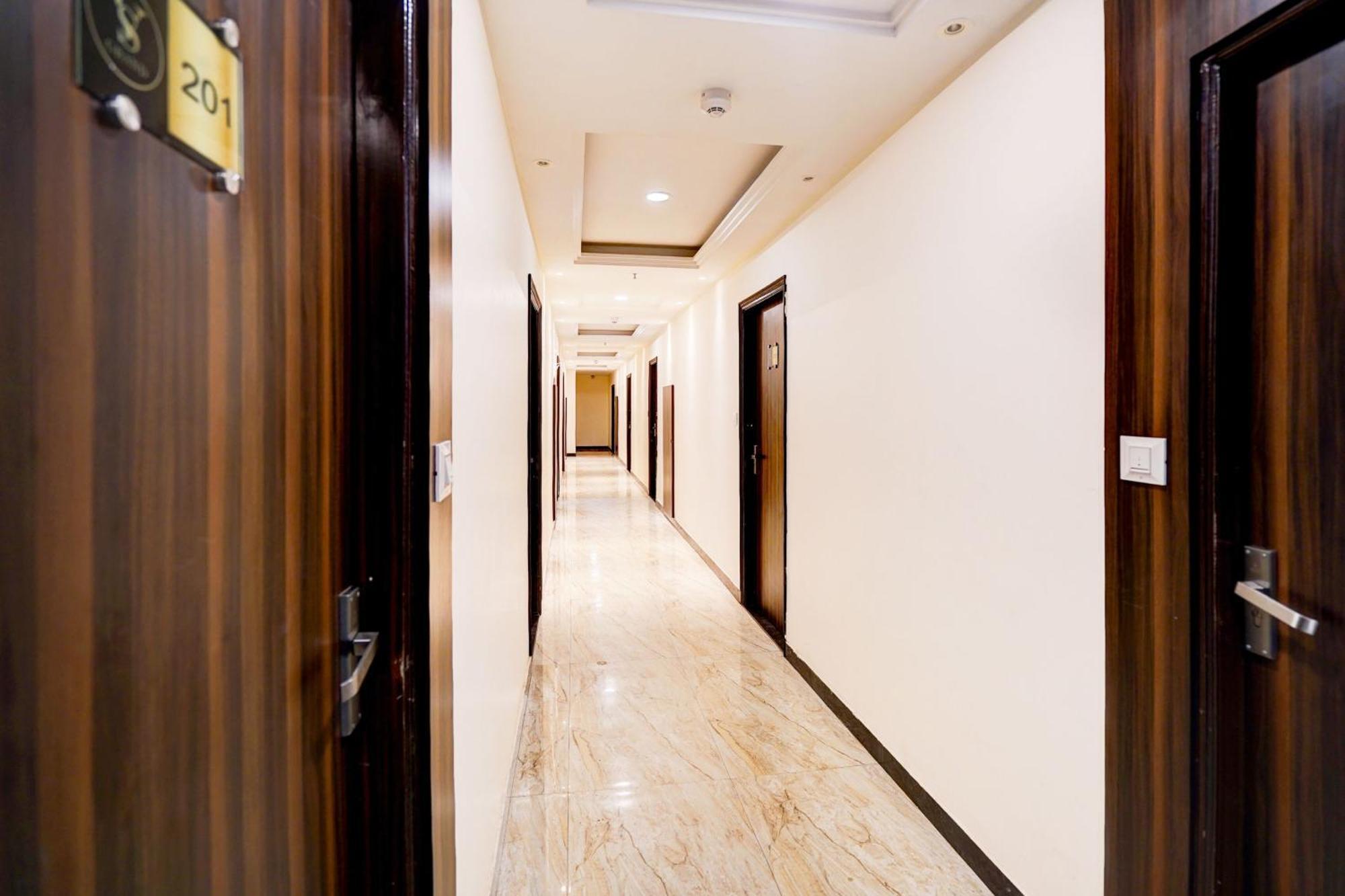 Townhouse Ram Katora Near Vishwanath Temple Formerly Sv Grand Hotel Varanasi Exterior photo