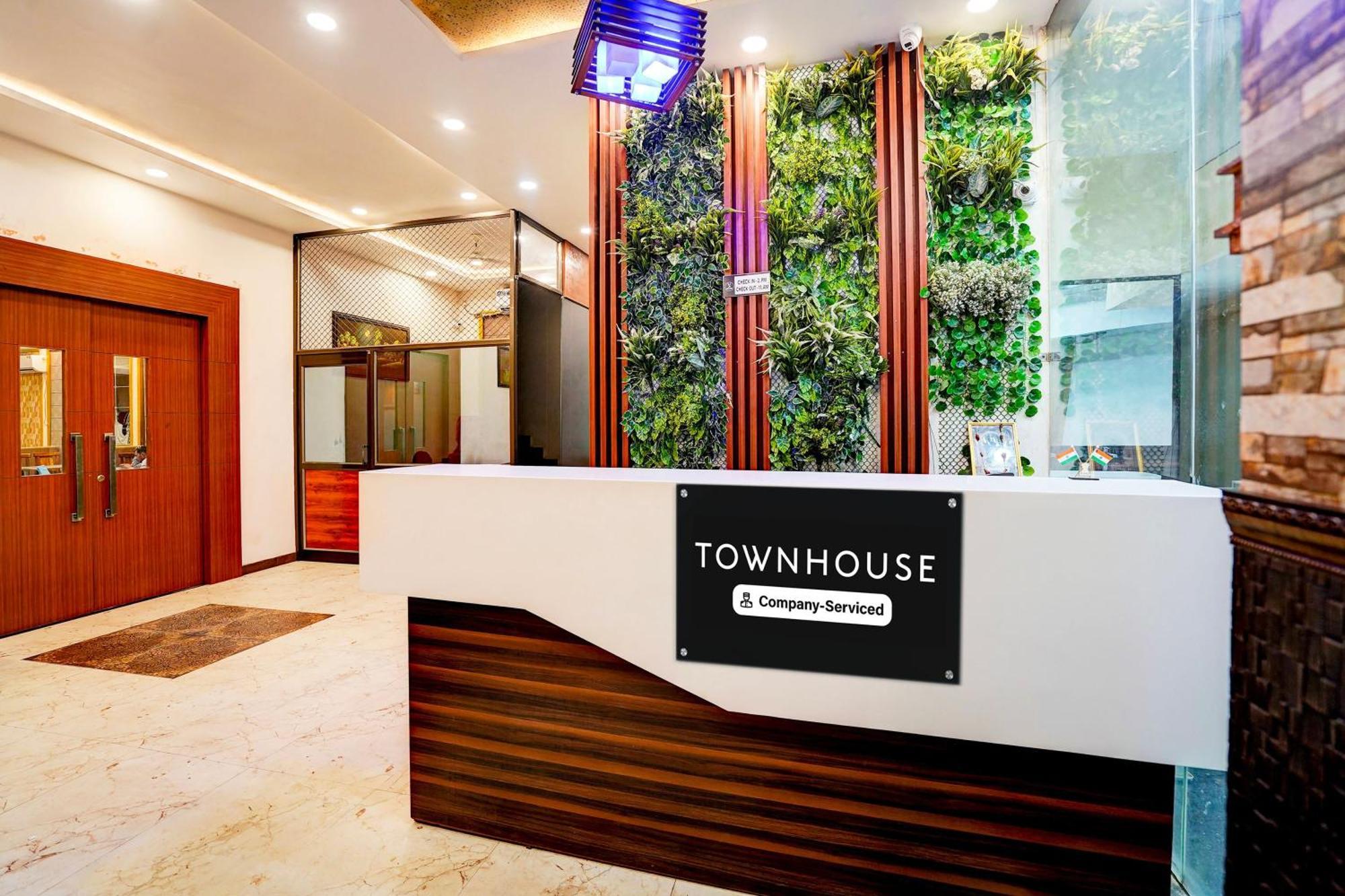 Townhouse Ram Katora Near Vishwanath Temple Formerly Sv Grand Hotel Varanasi Exterior photo