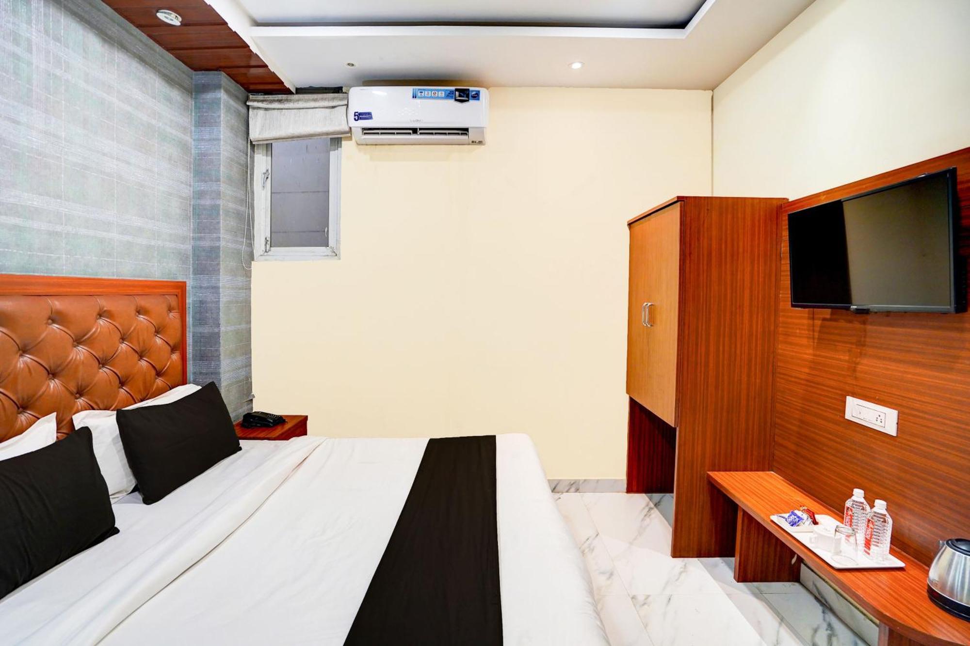Townhouse Ram Katora Near Vishwanath Temple Formerly Sv Grand Hotel Varanasi Exterior photo